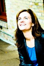 Кирстен Грегерсон: 400x599 / 47 Кб