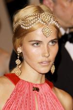 Изабель Лукас: 396x594 / 53 Кб