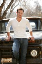 Райан Мерриман: 1366x2048 / 382 Кб