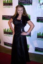 Тара Николь Азарян: 1381x2048 / 401 Кб