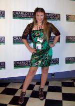 Тара Николь Азарян: 1464x2048 / 457 Кб