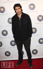 Бобби Надери: 373x594 / 35 Кб