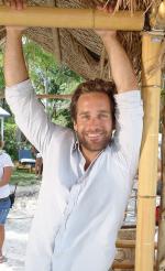 Тайлер Холлингер: 1250x2048 / 431 Кб