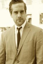 Тайлер Холлингер: 500x750 / 58 Кб