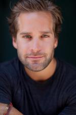 Тайлер Холлингер: 1365x2048 / 222 Кб