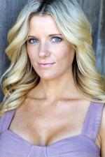 Молли Брэйди: 480x720 / 76 Кб