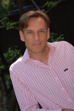 Элистер Стил: 1362x2048 / 467 Кб