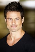 Эндрю Чени: 1366x2048 / 428 Кб