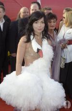 Бьорк: 1344x2048 / 420 Кб