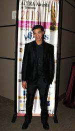 Ишан Моррис: 346x604 / 44 Кб