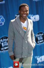 Карлон Джеффри: 500x765 / 72 Кб