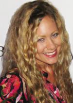 Лаура Бит Маклрой: 1455x2048 / 398 Кб