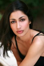 Каришма Ахлувалиа: 667x1000 / 70 Кб