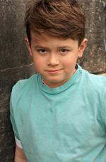 Кэмерон Эм Браун: 334x512 / 39 Кб