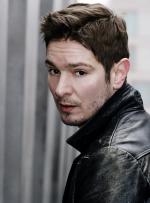 Майкл Бэрал: 1366x1840 / 328 Кб