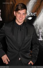 Пол Бекер: 399x620 / 39 Кб