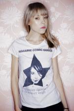 Антония Кэмпбелл-Хьюджес: 1366x2048 / 441 Кб