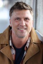 Лэнс Ирвин: 1365x2048 / 268 Кб