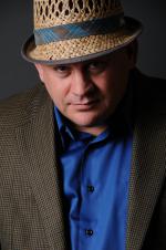 Син Джей Диллинхейм: 1360x2048 / 582 Кб