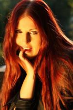 Эмили Скули: 300x450 / 34 Кб