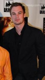 Десмонд Филлипс: 233x414 / 15 Кб