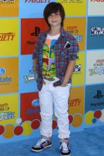 Робби Такер: 320x480 / 44 Кб