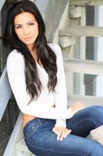 Карла Франкавилла: 1365x2048 / 375 Кб