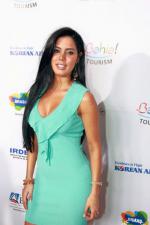 Лора Соарес: 430x645 / 41 Кб