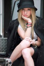 Мэдисон Лесли: 512x768 / 78 Кб