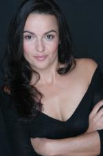 Эмили Гуйо: 1365x2048 / 319 Кб