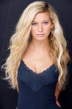 Эмили Пельз: 300x450 / 28 Кб