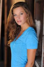 Эмили Пельз: 1360x2048 / 566 Кб