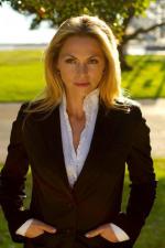 Аура Трентин: 480x720 / 44 Кб