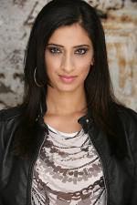 Хина Кхан: 480x720 / 71 Кб