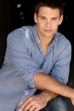 Кайл Валле: 1365x2048 / 564 Кб