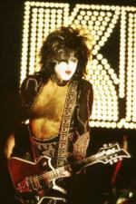 Пол Стэнли: 267x400 / 33 Кб