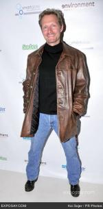 Том Шэнли: 305x620 / 32 Кб