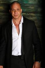 Джон Льюис: 480x720 / 41 Кб