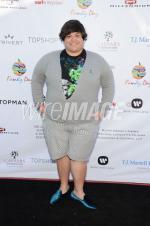 Харви Гильен: 395x594 / 38 Кб