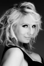 Джун Смит: 640x960 / 129 Кб