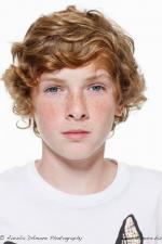 Джастин Халл: 480x720 / 50 Кб