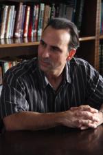 Оскар Торрес: 480x720 / 53 Кб