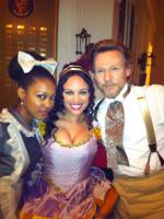 ЛаТис Таунс-Куэллар: 768x1024 / 114 Кб