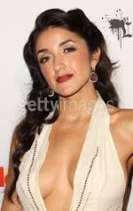 Ивет Йэтс: 377x594 / 40 Кб