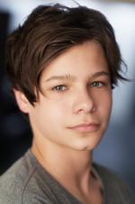 Тоби Уоллес: 427x641 / 38 Кб