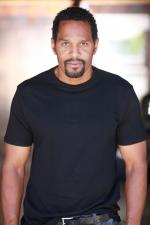 Куинн Ерли: 640x960 / 58 Кб