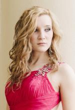 Тони Энн Гэмбэйл: 1400x2048 / 588 Кб