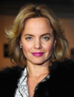 Мена Сувари: 640x830 / 72 Кб