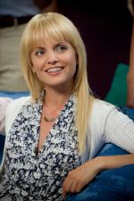 Мена Сувари: 640x960 / 118 Кб