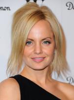 Мена Сувари: 764x1024 / 104 Кб